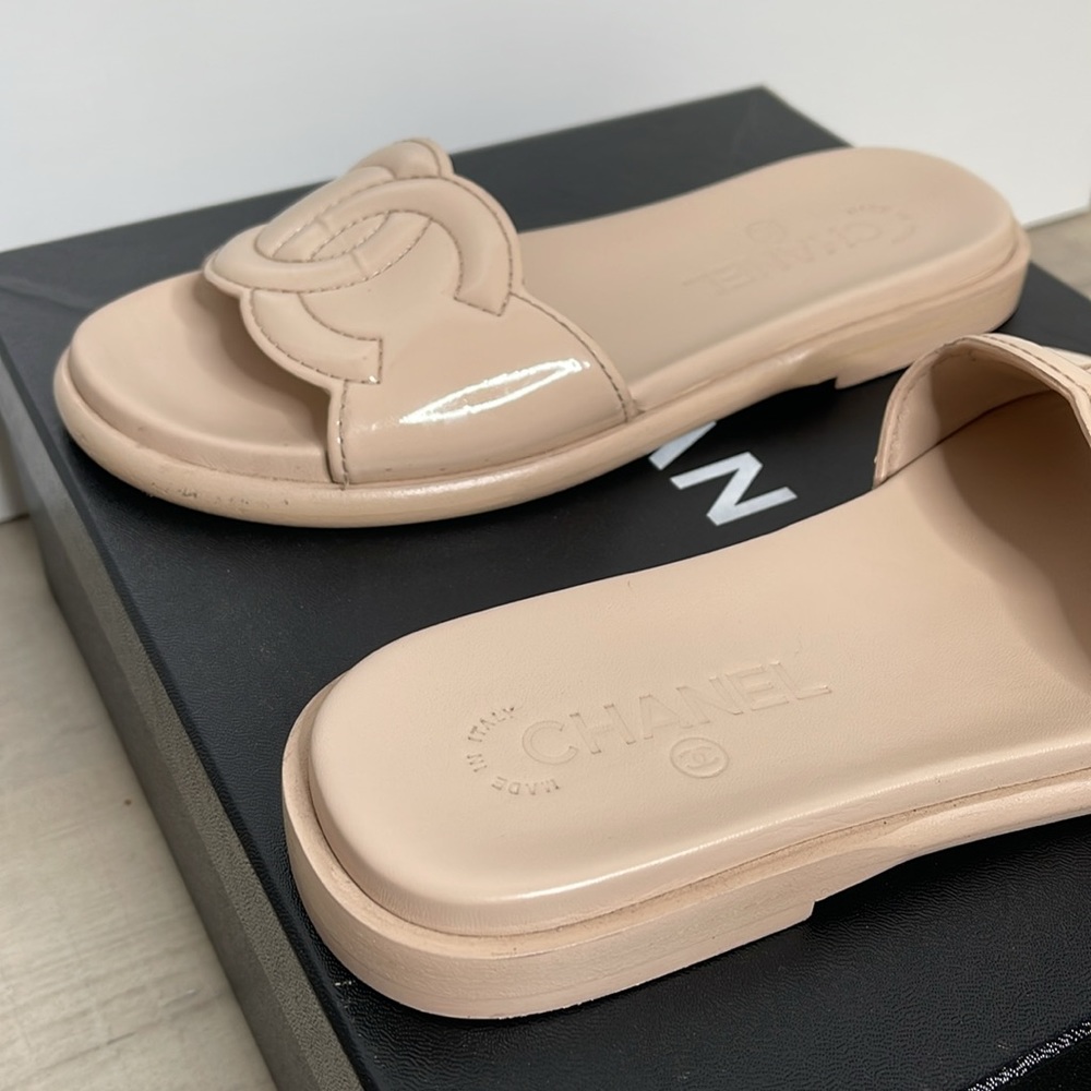 CHANEL CC Beige Patent Calfskin Leather Sandal Mules with Box - Picture 10 of 17
